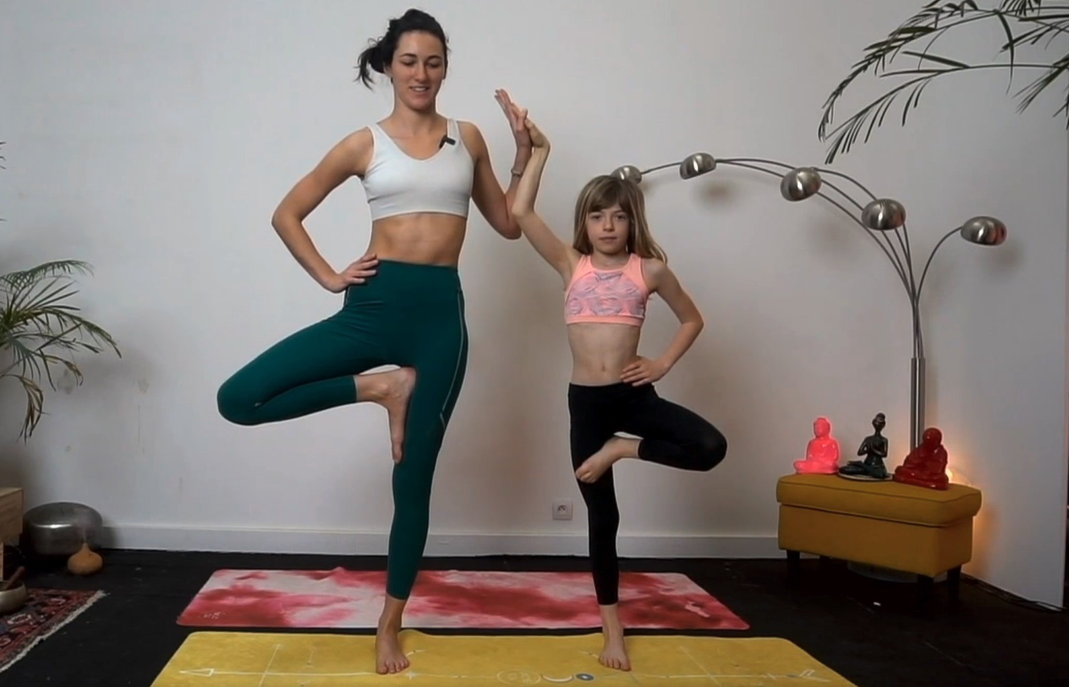 posture de l'arbre yoga enfant