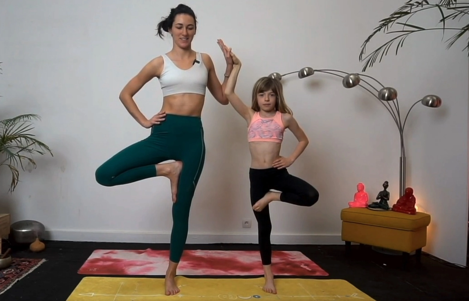 posture de l'arbre yoga enfant