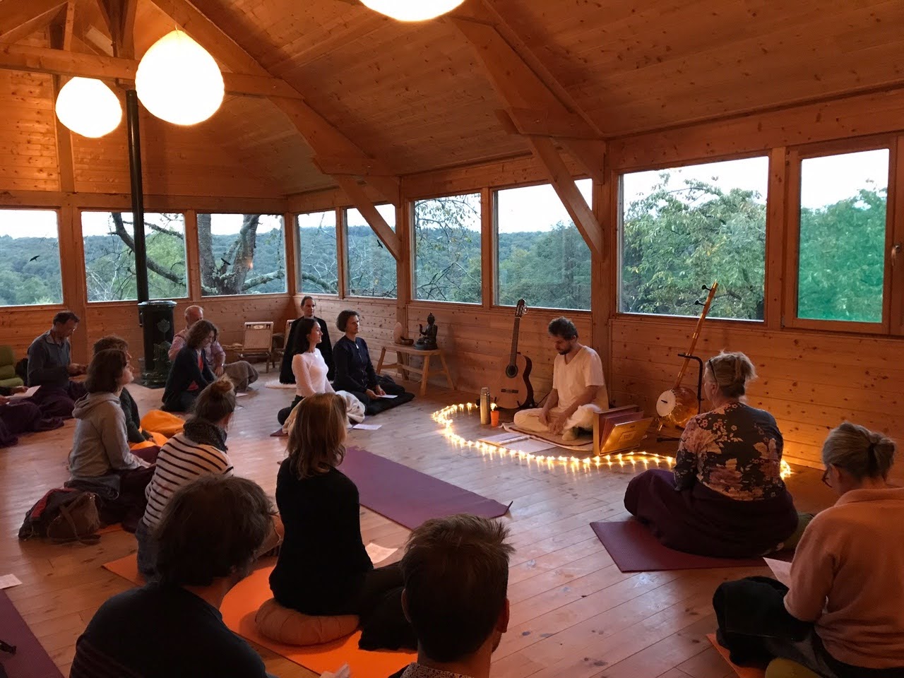 kirtan stage yoga