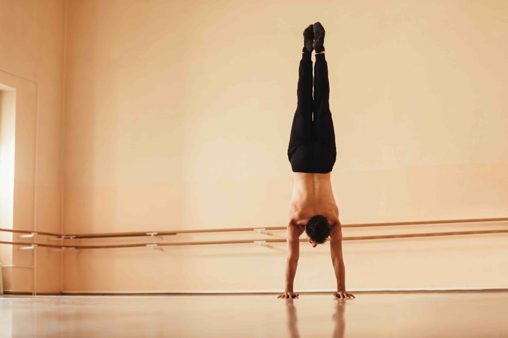 Drazen Zigic handstand