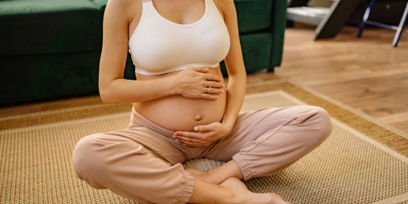 femme qui pratique le pilates